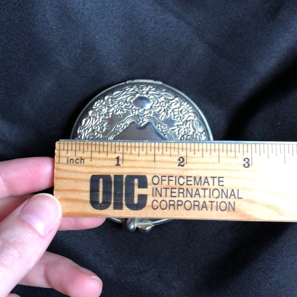 Silverplate Repousse Compact Mirror - Picture 5 of 12